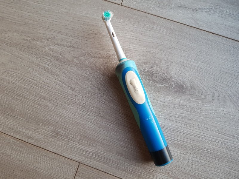 Замена батарейки в зубной щётке Braun Oral-B
