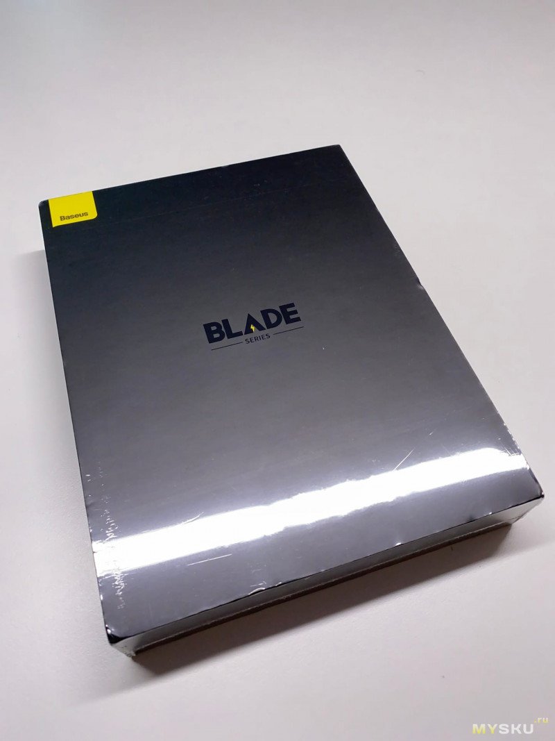 Повербанк  Baseus Blade c выходом 100W, необычный формат фактор, и огромная мощность.