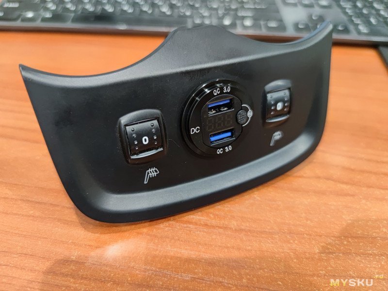 Зарядное устройство QC3.0 вместо прикуривателя в Ford Focus 3