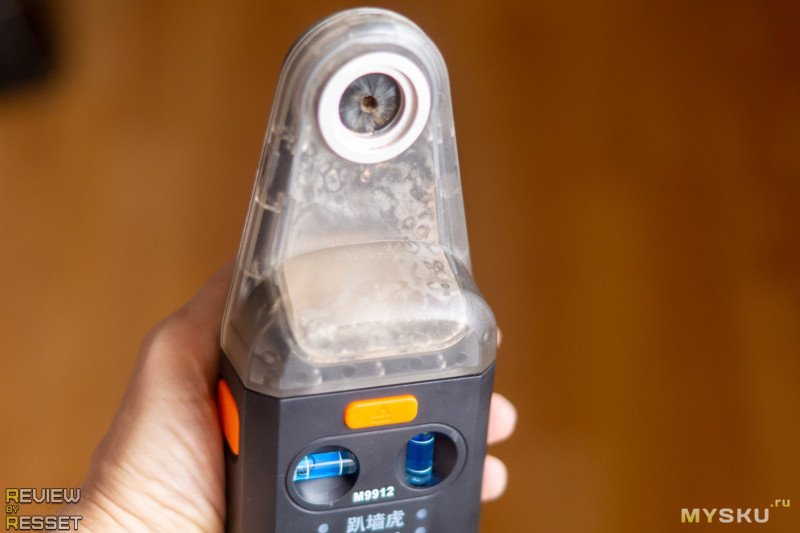 Аккумуляторный пылеуловитель с вакуумной фиксацией