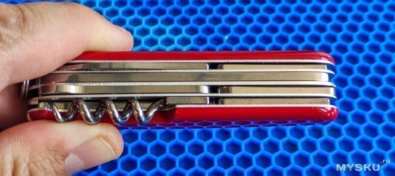 Офицерский швейцарский нож Victorinox Explorer 1.6703 и немного истории бренда